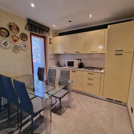 Casa Vittoria Punta Gro Con Piscina Sirmione