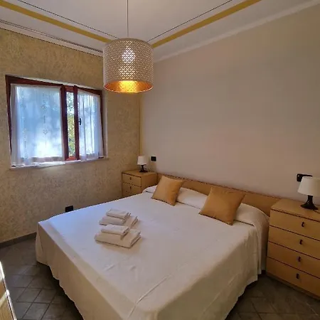 Casa Vittoria Punta Gro Con Piscina Sirmione